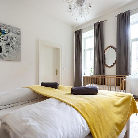 Central Apartment In Viennese Old Building Экстерьер фото