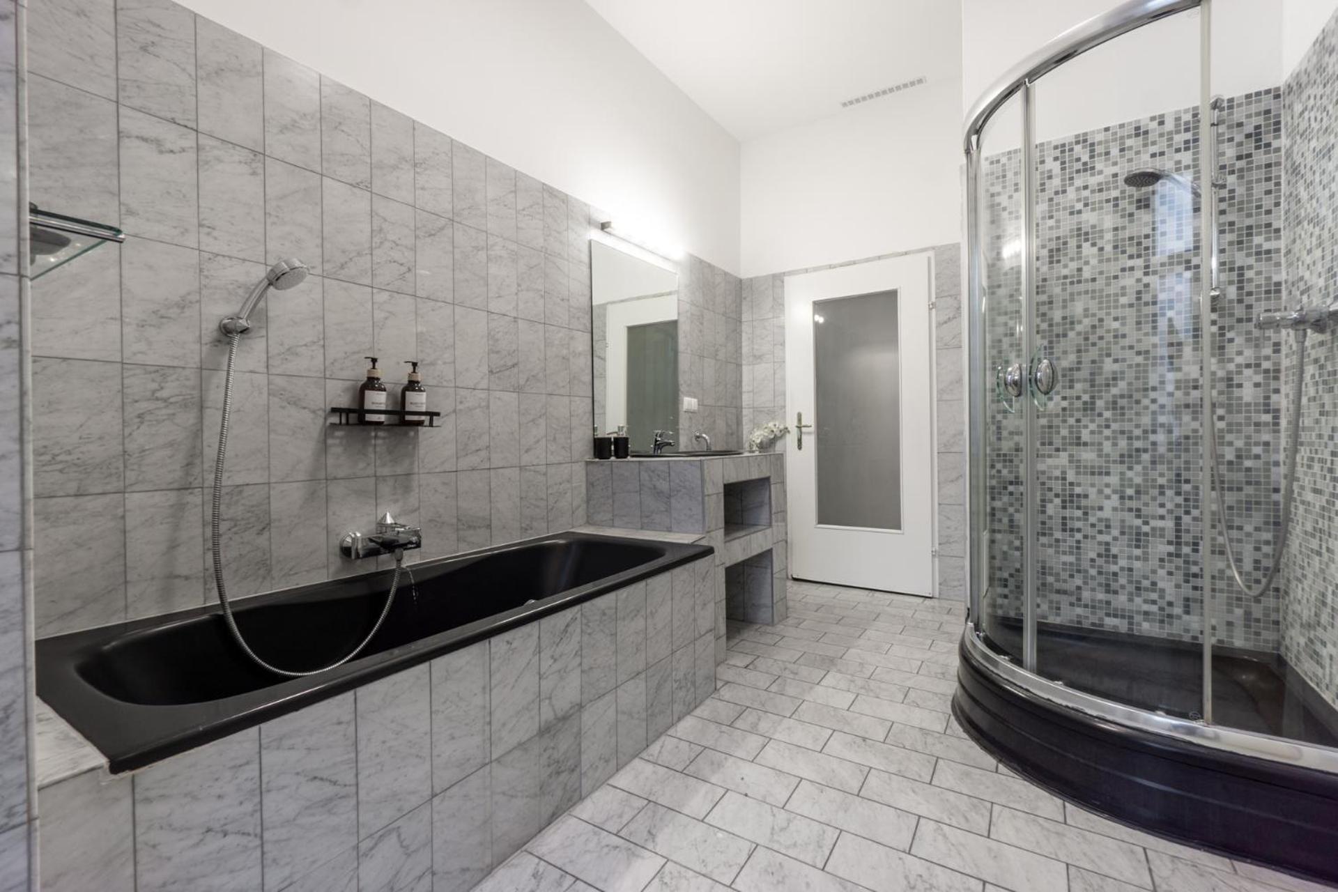 Central Apartment In Viennese Old Building Экстерьер фото
